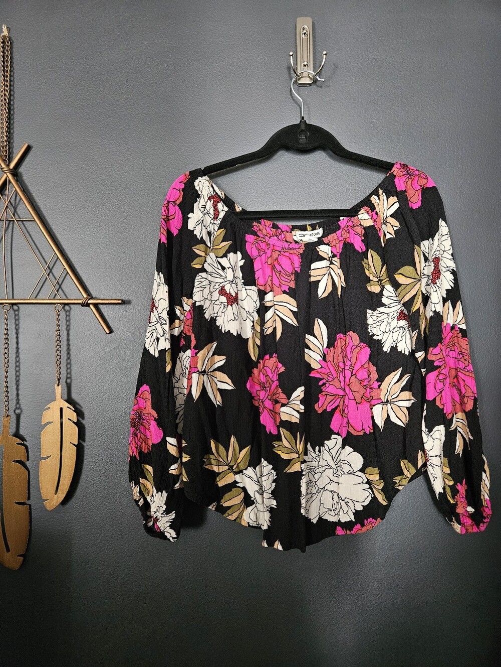 Billabong Womens M Black Pink Floral Peasant Blouse Balloon Sleeve Boho Top